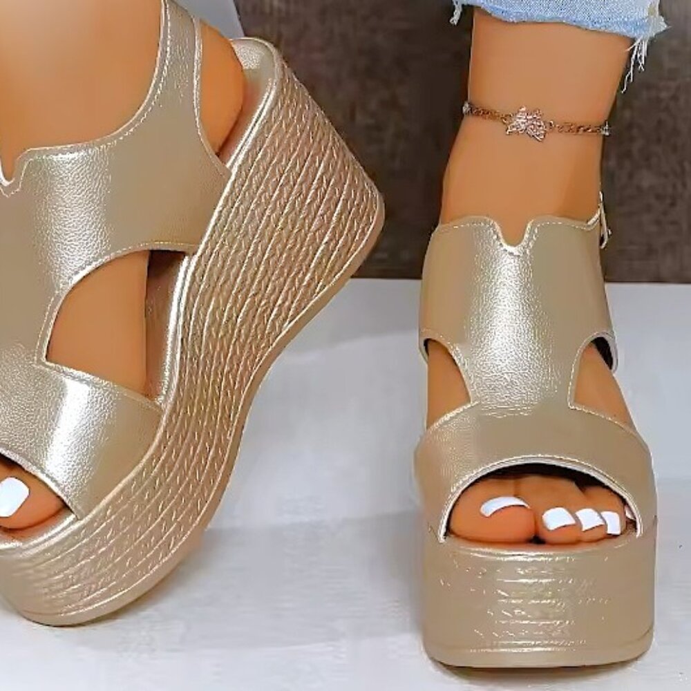 Platform wedge sandal gold size 5